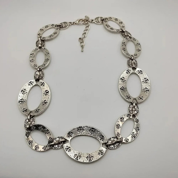 Filigree Design Oval Pendant Link Chain Lobster Clasp Silver Tone Necklace - Picture 6 of 10